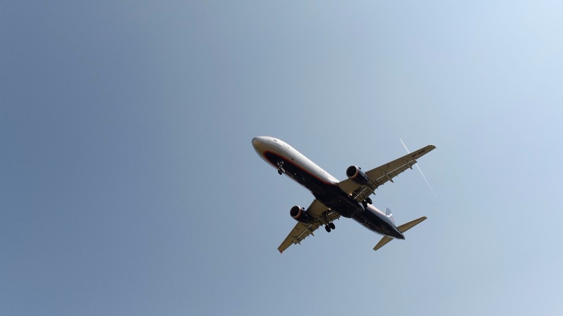 American Airlines flight makes emergency return to Harry Reid International after engine smoke