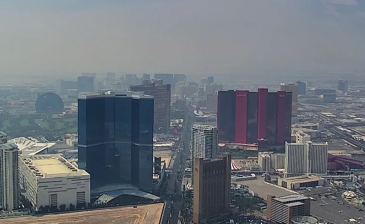 Massive California wildfire blankets Las Vegas Valley in smoke