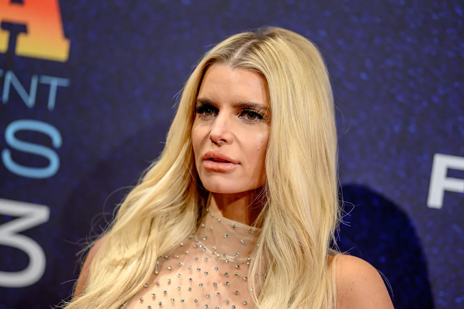 Jessica Simpson brings 15-year musical comeback to Planet Hollywood stage